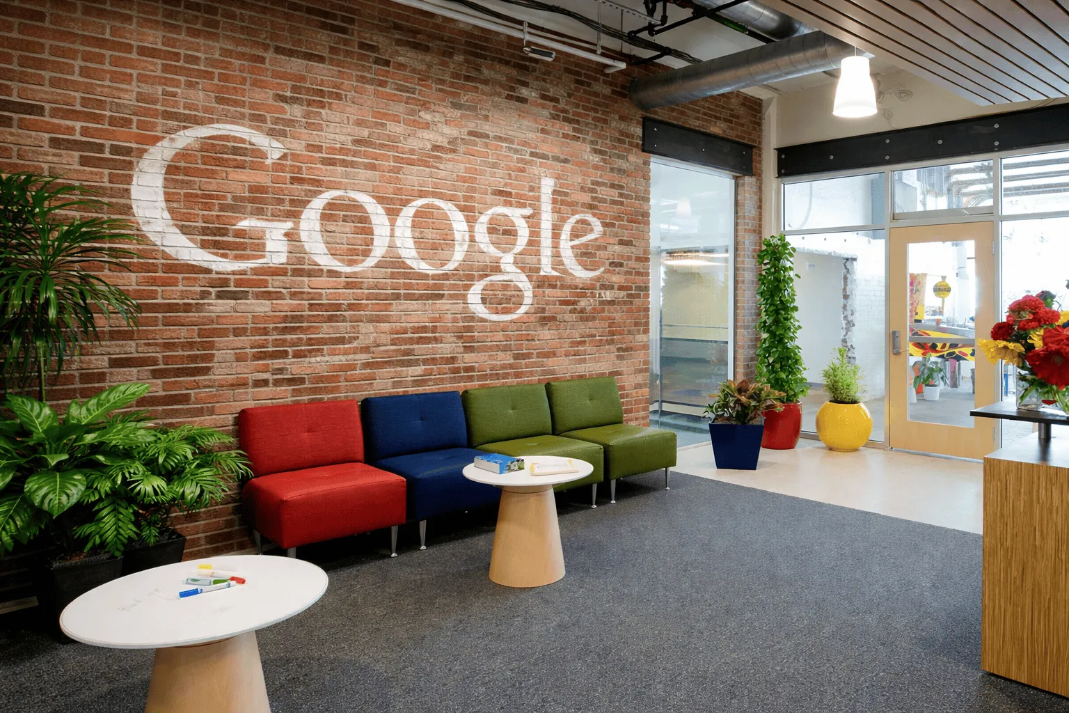 Google наращивает инвестиции в ИИ на фоне сильных финансовых результатов